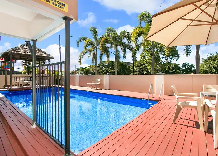 Cairns City Palms